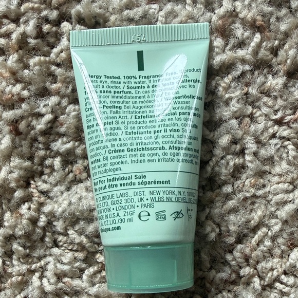 Clinique Makeup Collection - Purple, Green, Pink - Picture 3 of 16